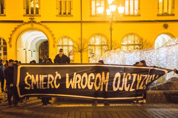 Wrocław: w rocznicę wprowadzenia stanu wojennego spalili zdjęcie europosła. „To test dla obecnych władz” [ZDJĘCIA], Magda Pasiewicz